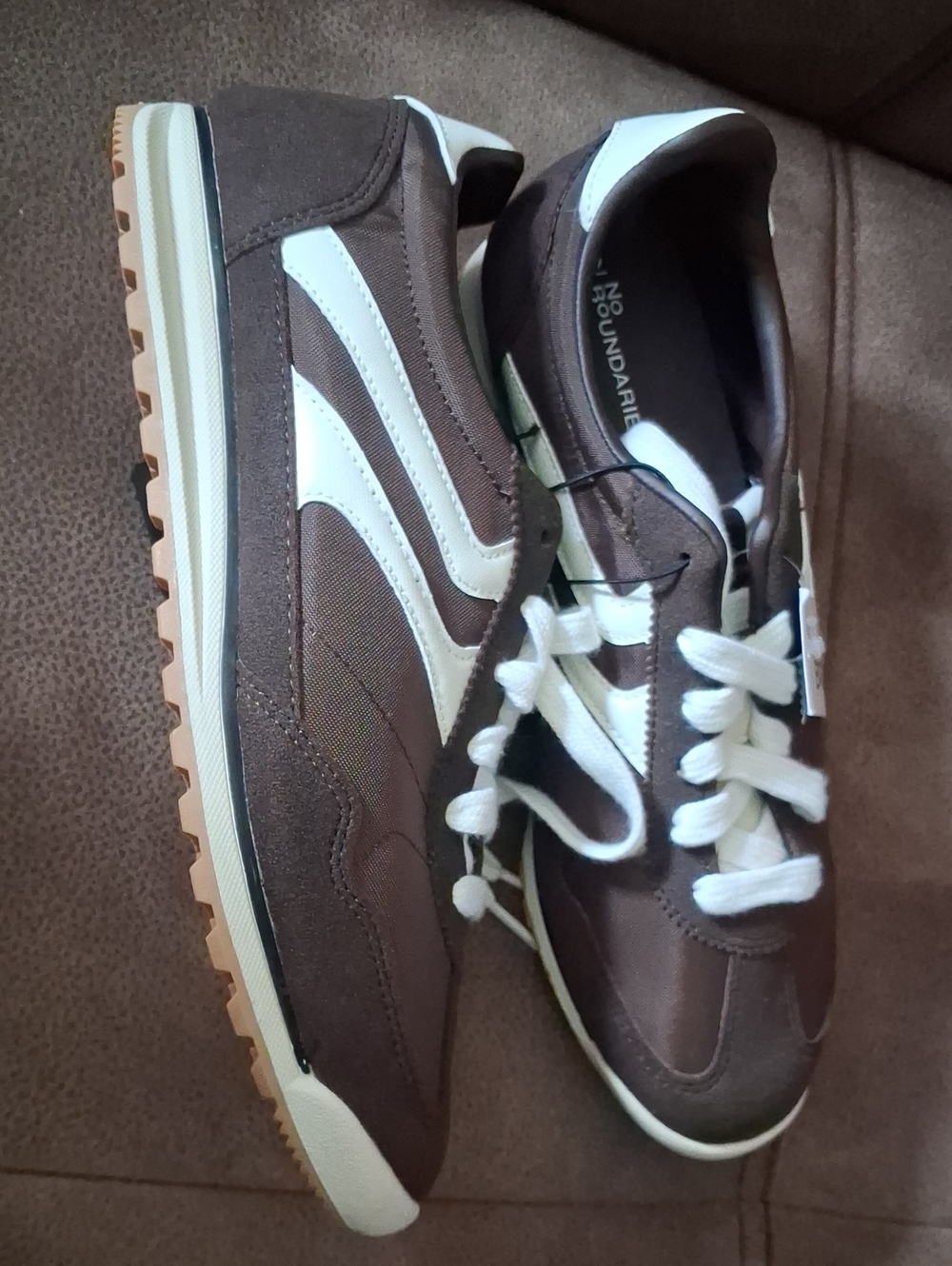 No Boundaries Brown and White Women's Retro Jogger Shoes Size 9